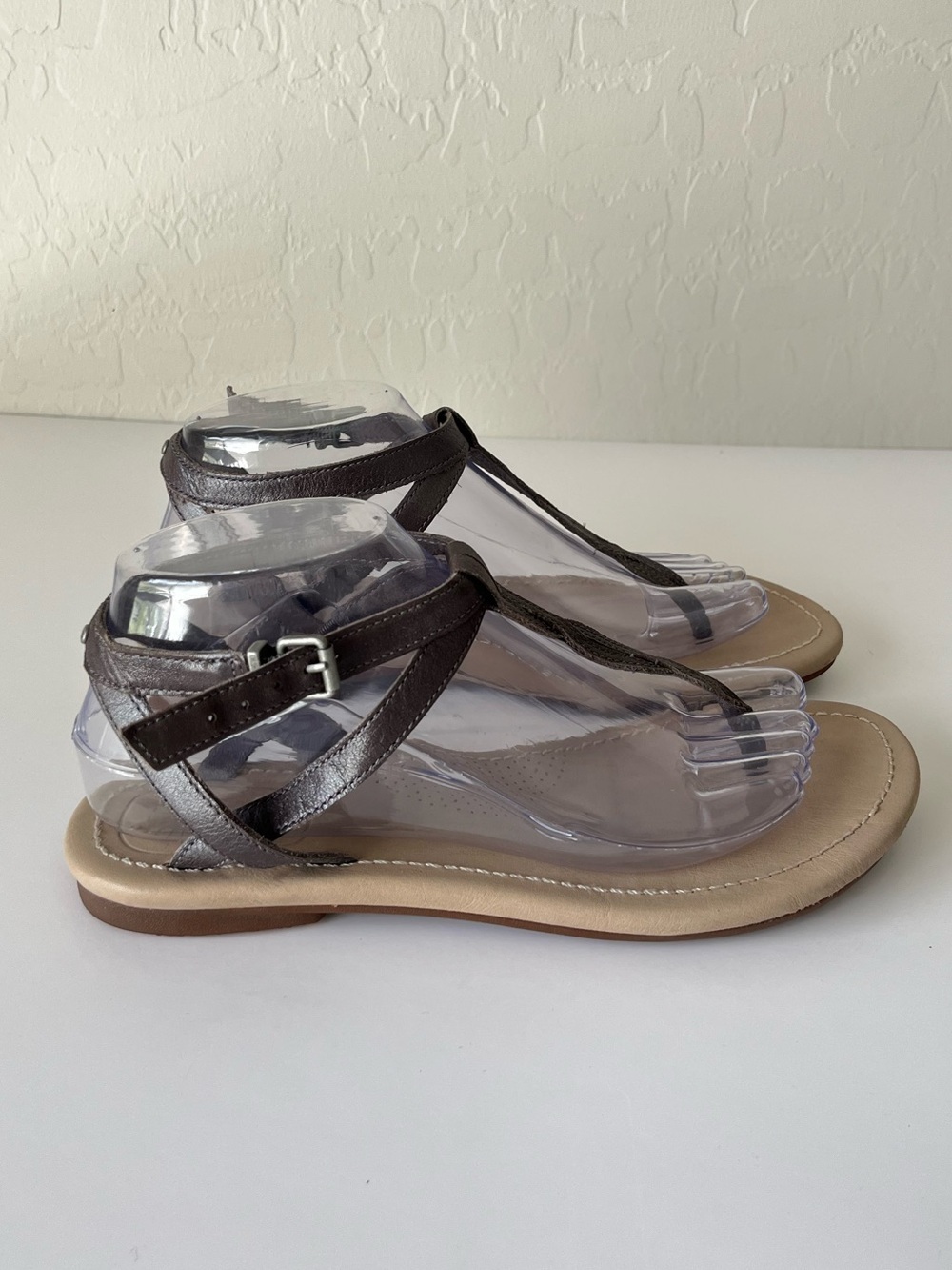 UGG Strappy Slingback Thong Leather Sandals Size Women’s 8 Silver - Picture 2 of 6